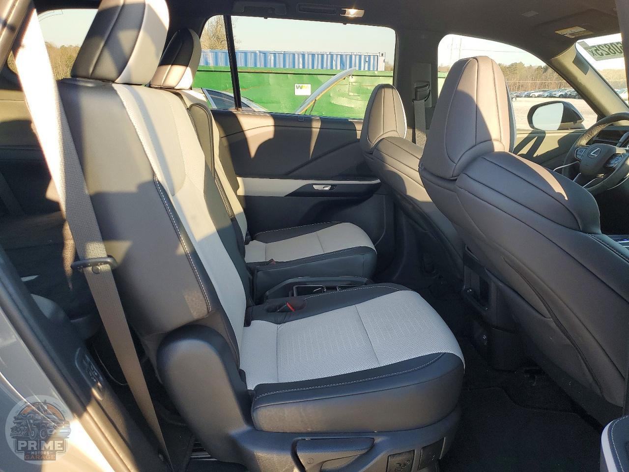 2025 LEXUS TX — фото 11