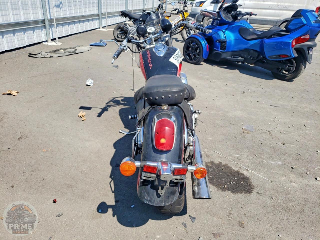 2000 HONDA VT750 — фото 4