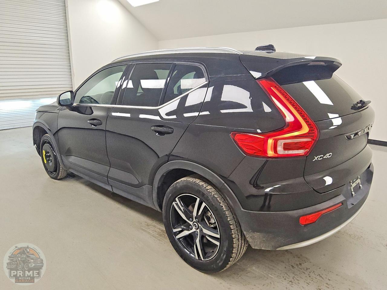 2025 VOLVO XC40 — фото 2