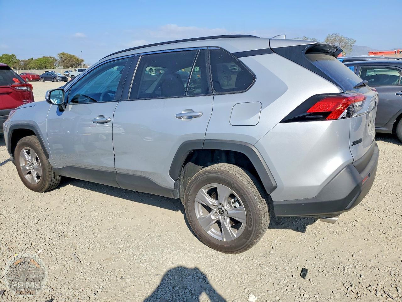 2025 TOYOTA RAV4 — фото 3