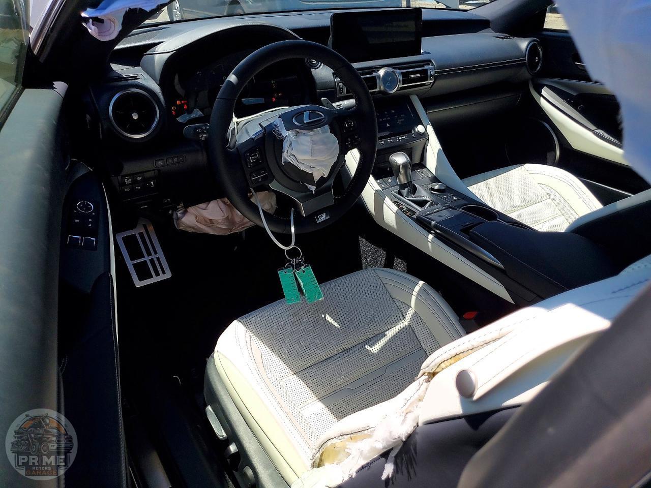 2025 LEXUS RC — фото 15