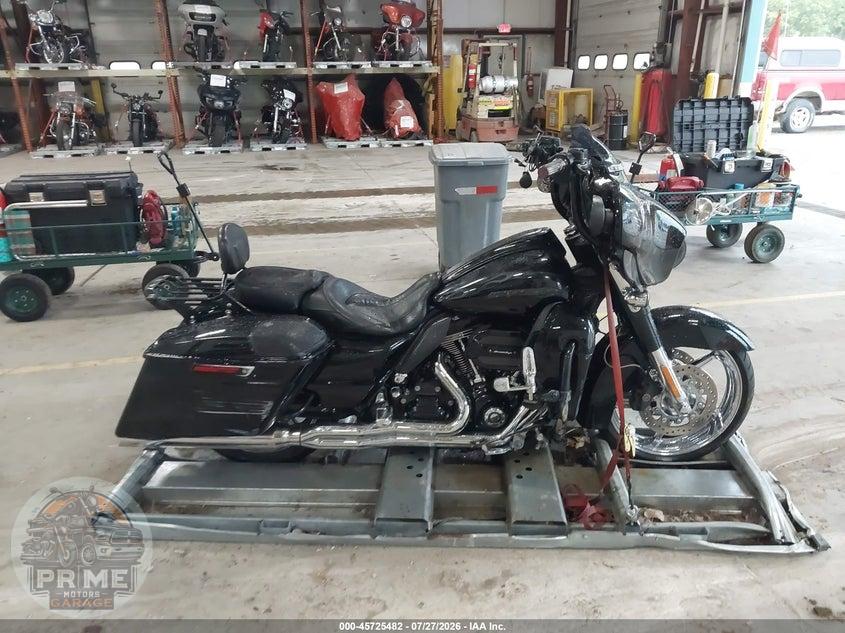2015 HARLEY-DAVIDSON FLHXSE CVO STREET GLIDE — фото 12