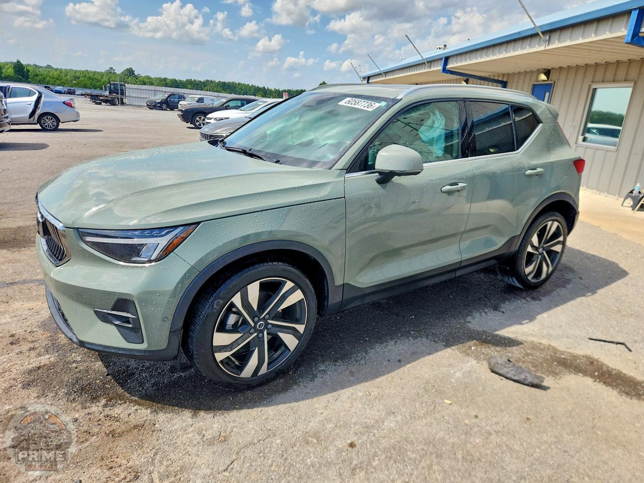 2023 VOLVO XC40 — фото 1