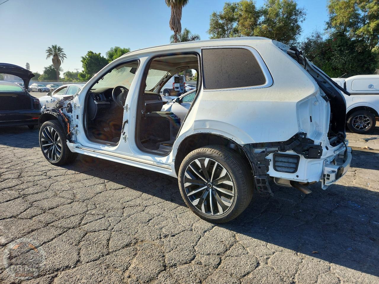 2025 VOLVO XC90 — фото 4