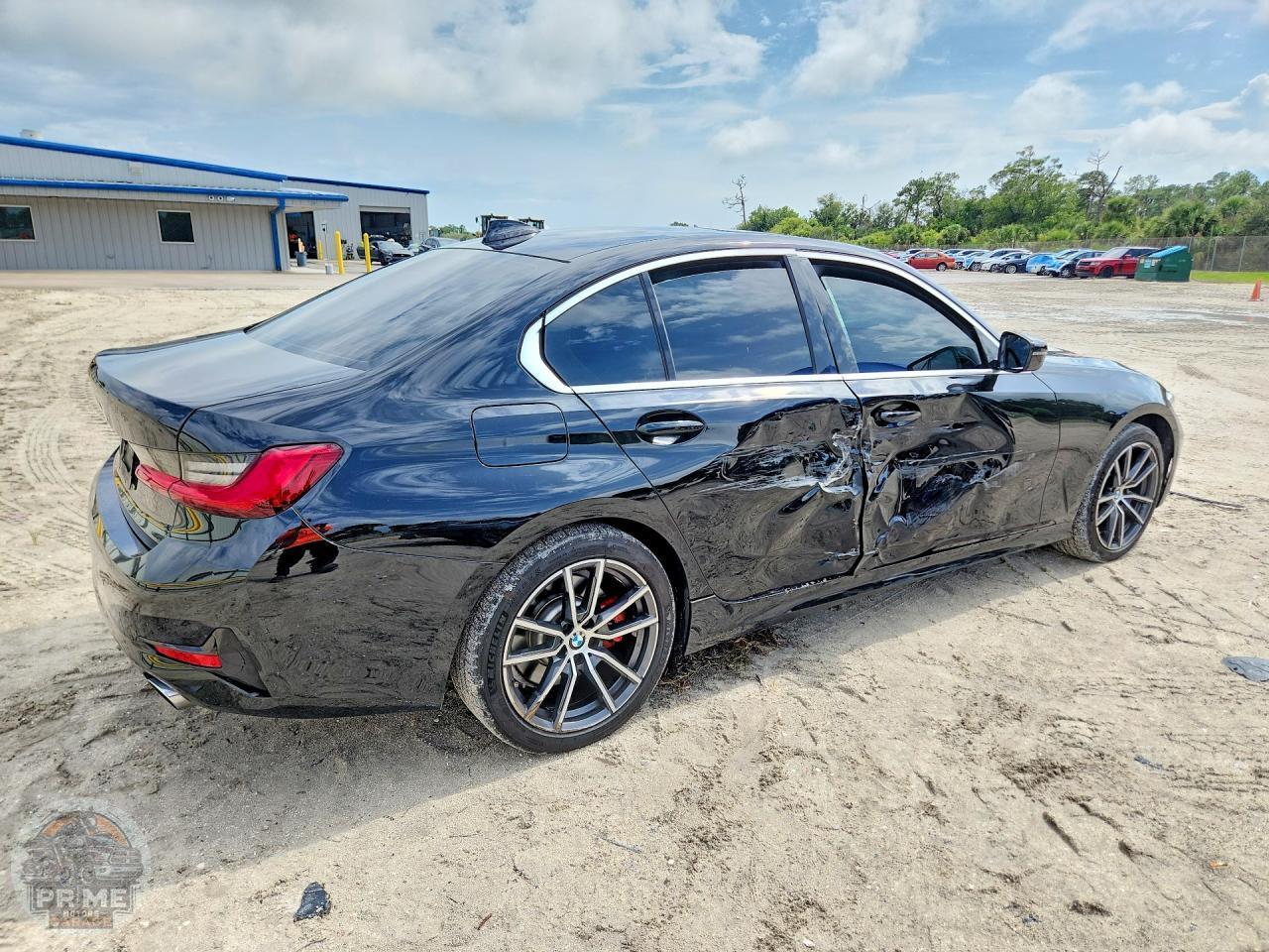 2021 BMW 3 SERIES — фото 3