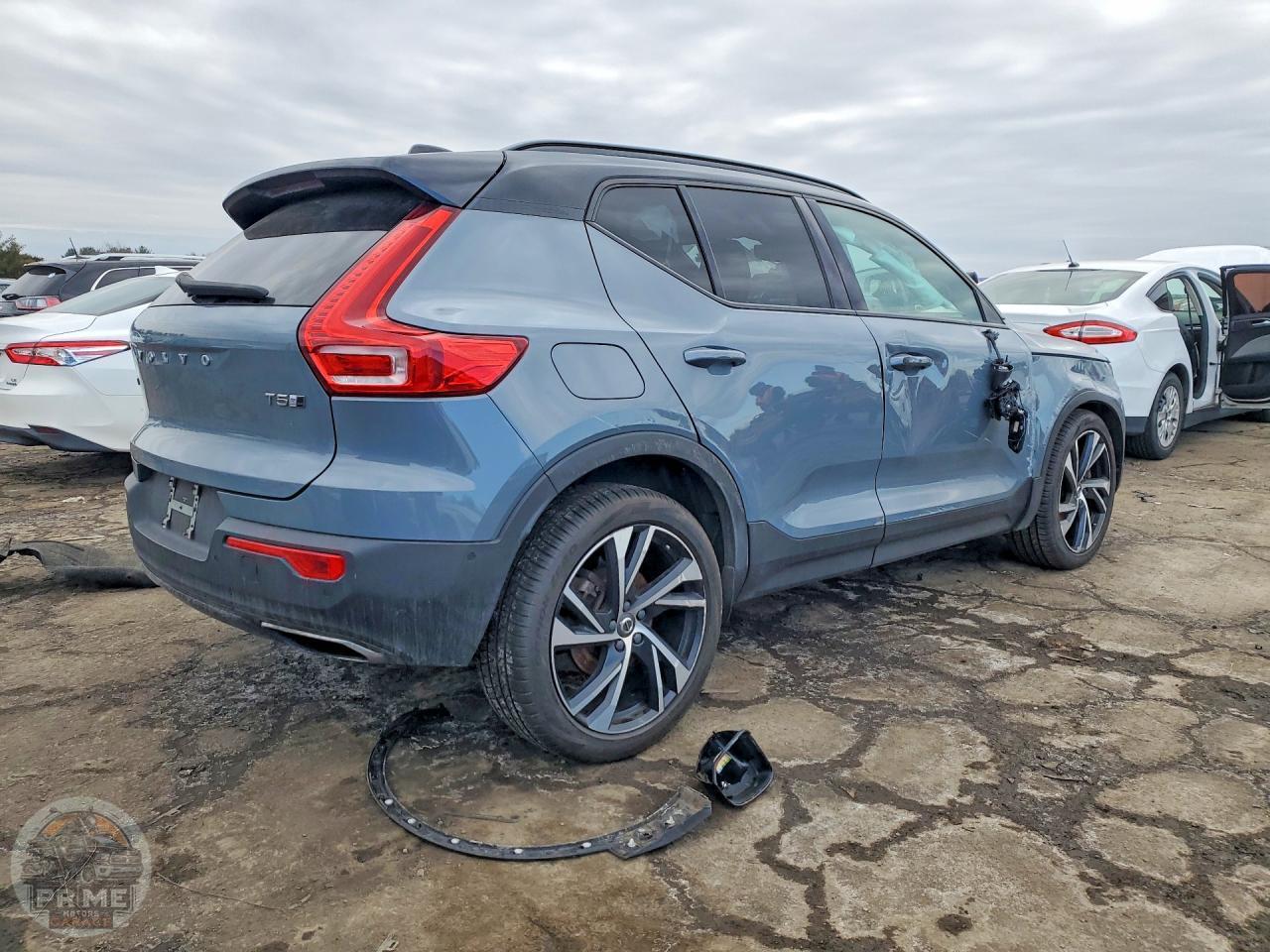 2020 VOLVO XC40 — фото 3
