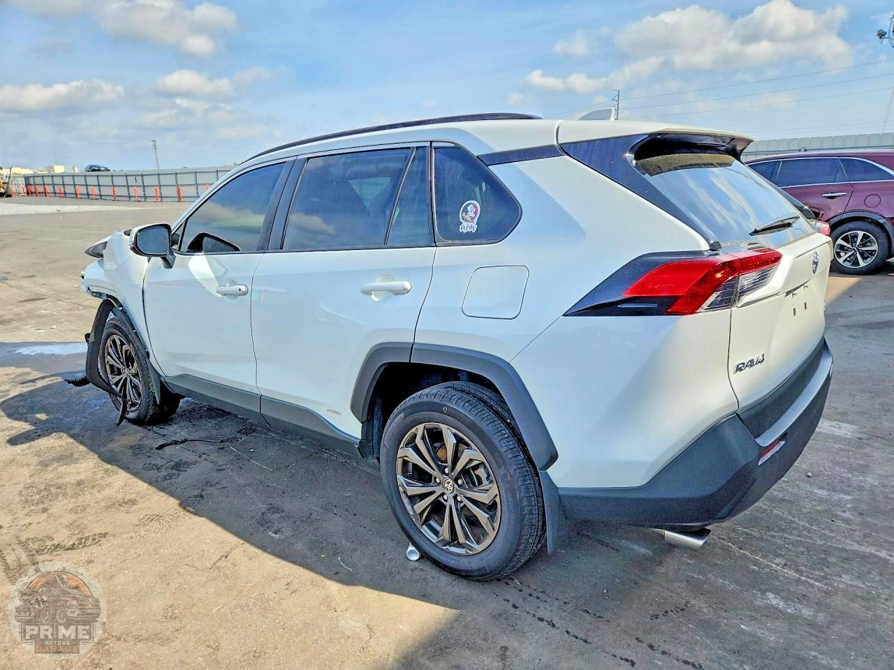 2025 TOYOTA RAV4 — фото 6