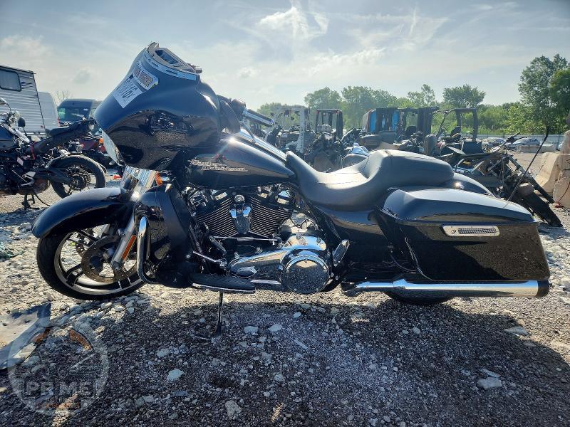 2017 HARLEY-DAVIDSON FLHX (STREET GLIDE) — фото 3
