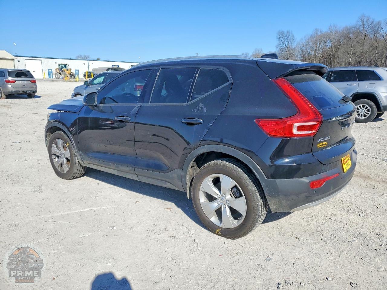 2021 VOLVO XC40 — фото 2