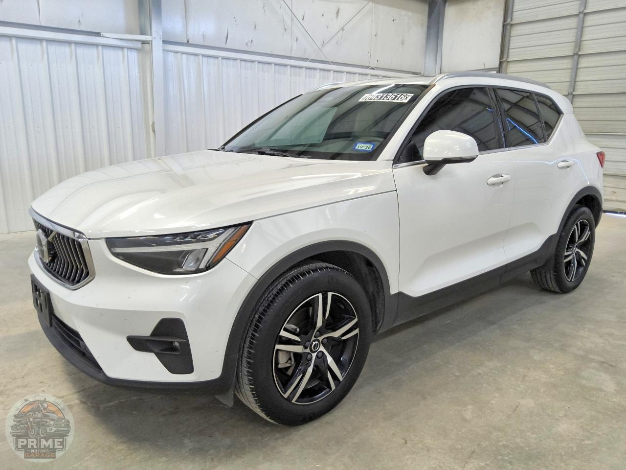 2023 VOLVO XC40 — фото 1