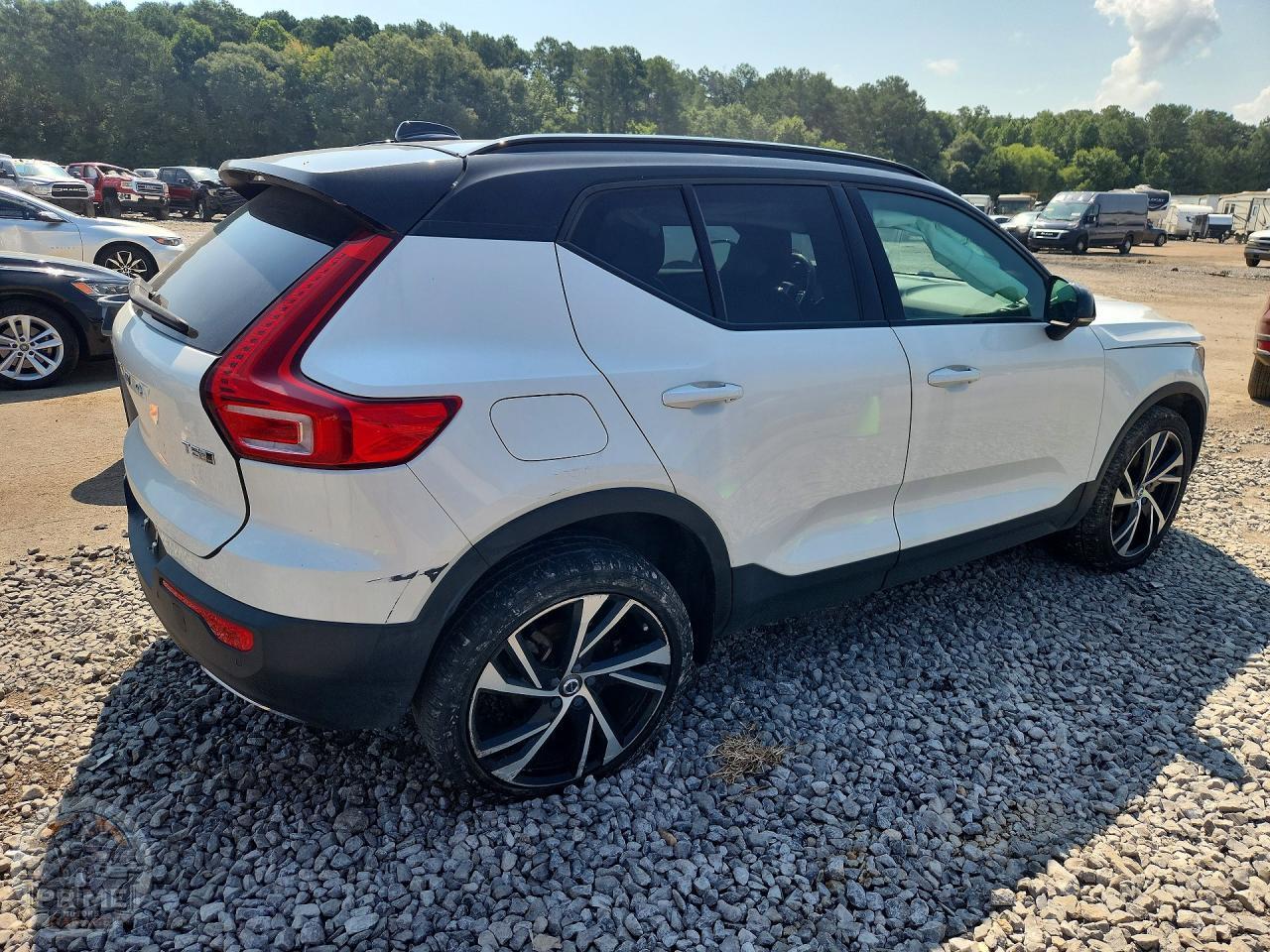 2020 VOLVO XC40 — фото 5