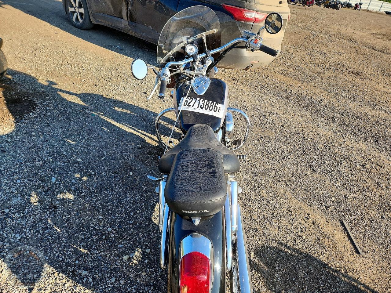 2000 HONDA VT750 — фото 11