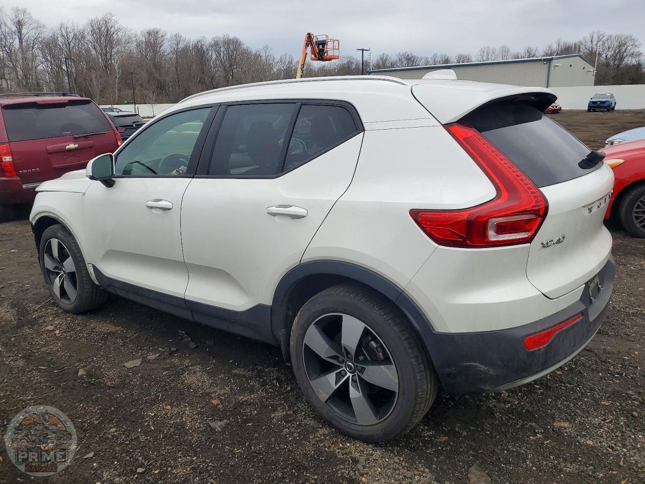 2022 VOLVO XC40 — фото 2