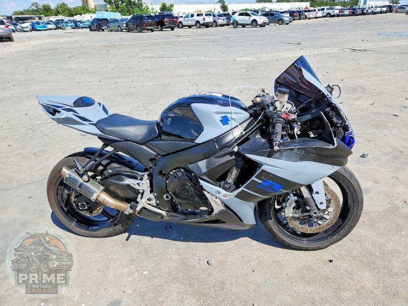 2020 SUZUKI GSX R600 — фото 1