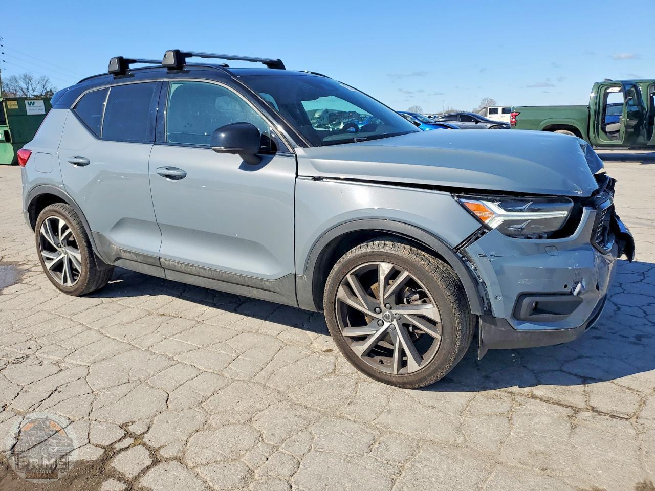 2022 VOLVO XC40 — фото 4
