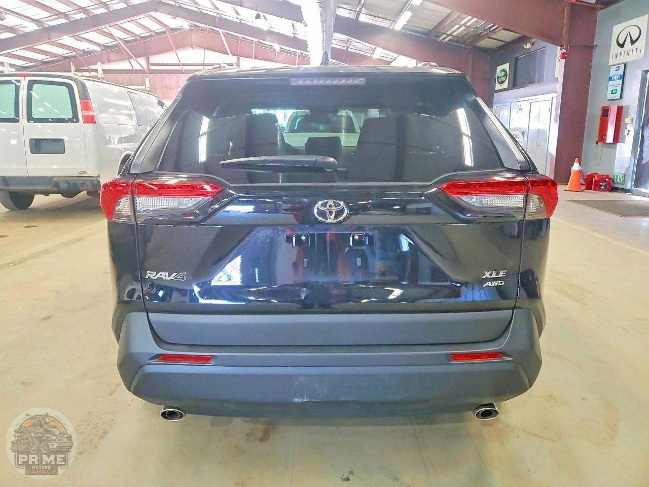 2025 TOYOTA RAV4 — фото 2