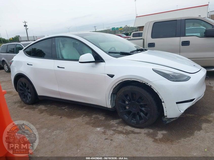 2024 TESLA MODEL Y LONG RANGE DUAL MOTOR ALL-WHEEL DRIVE — фото 13