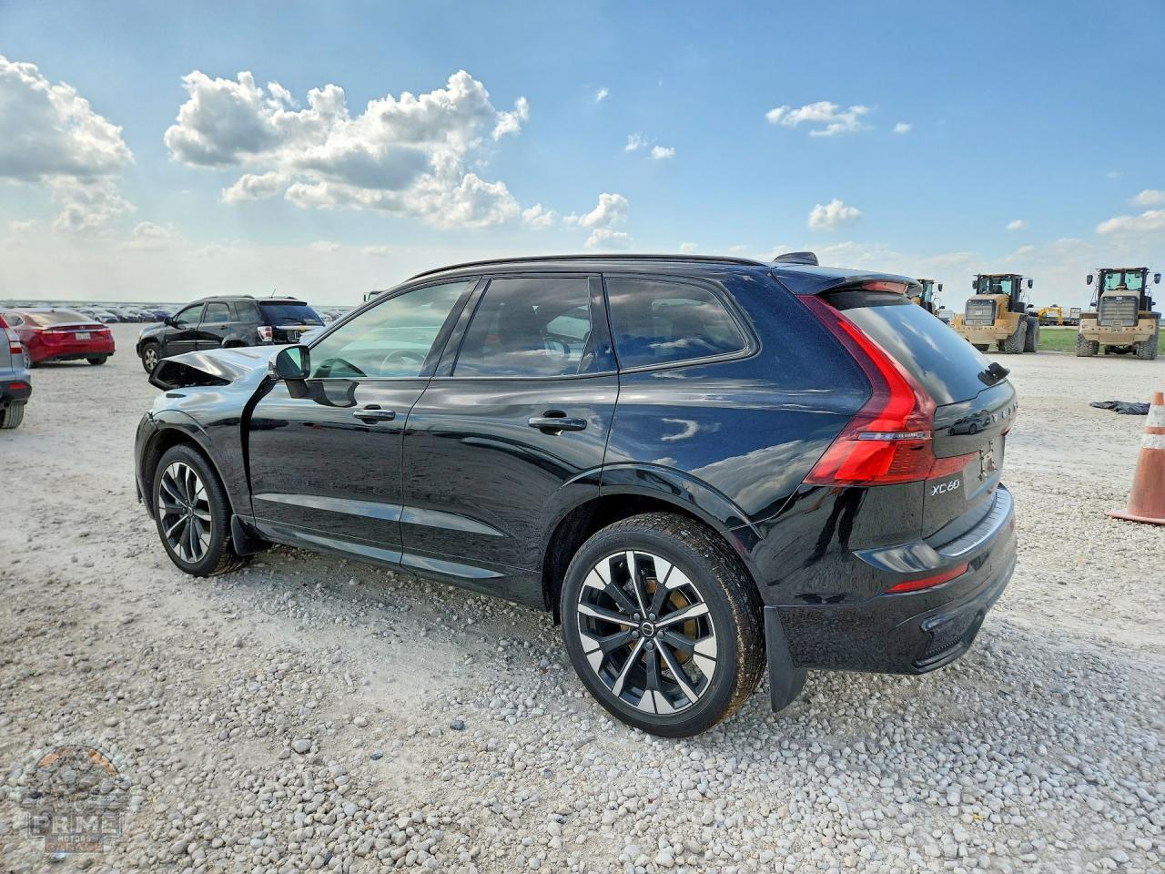 2026 VOLVO XC60 — фото 2
