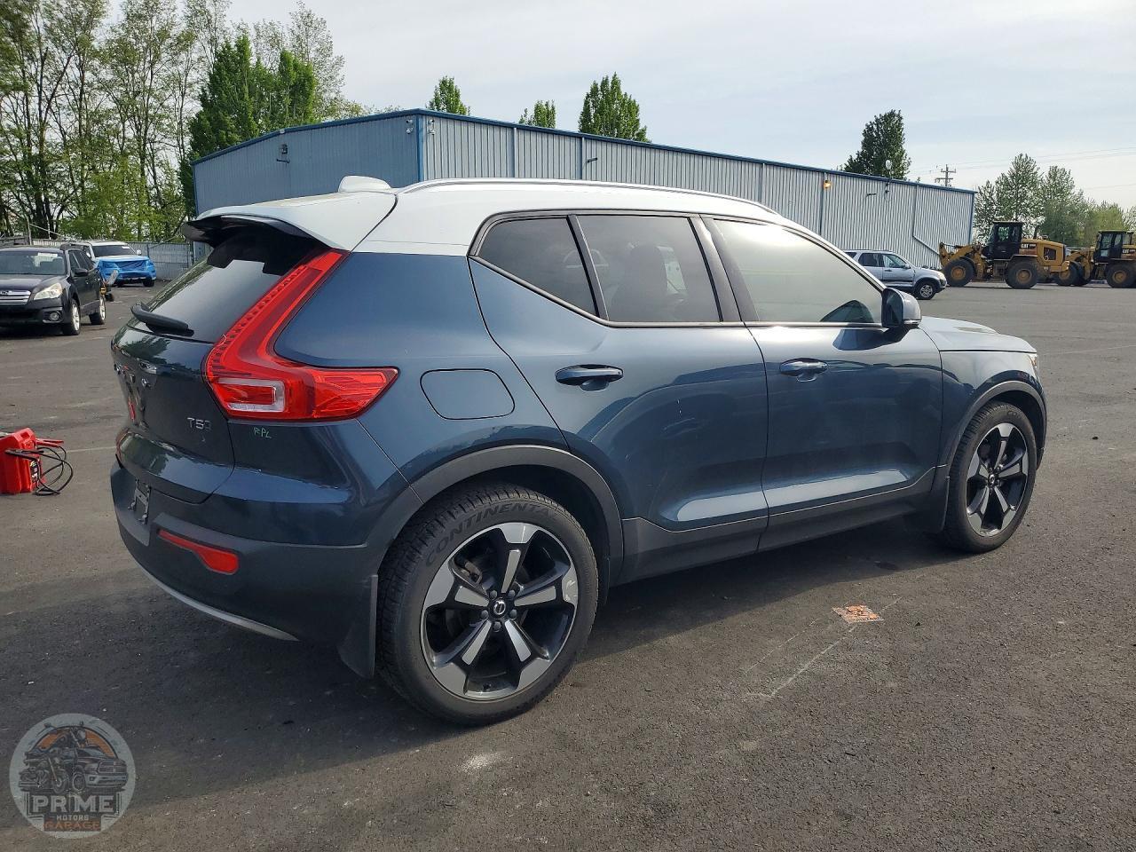 2021 VOLVO XC40 — фото 3
