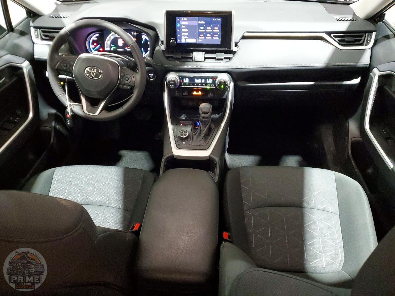 2025 TOYOTA RAV4 — фото 15