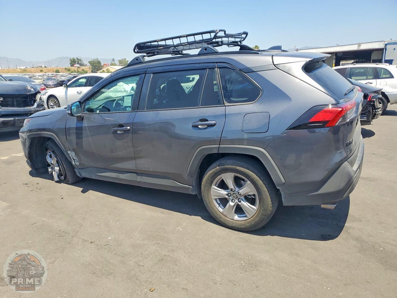 2025 TOYOTA RAV4 — фото 2
