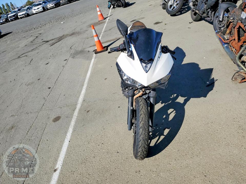 2015 YAMAHA YZFR3 — фото 2