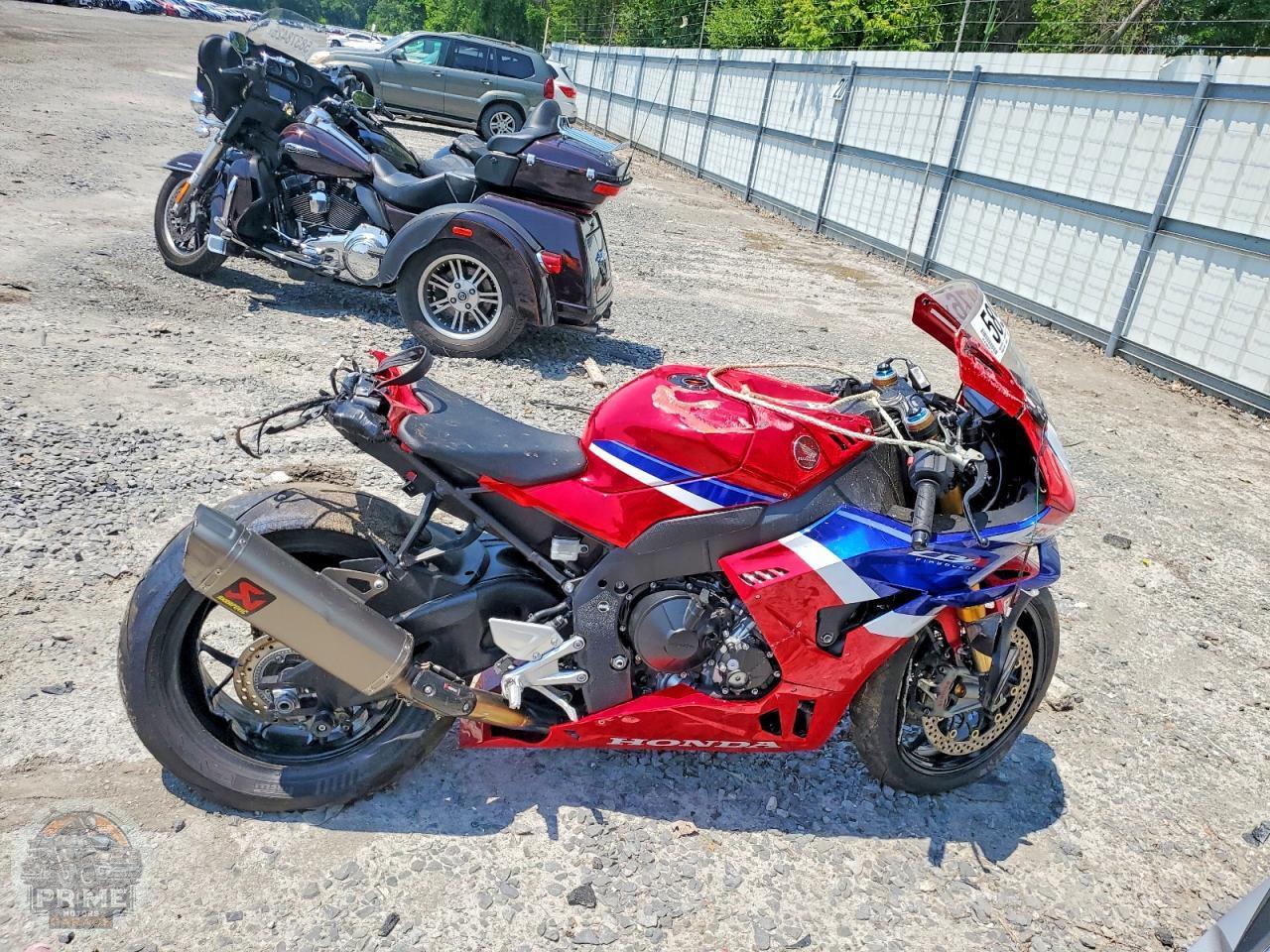 2025 HONDA CBR1000 — фото 1