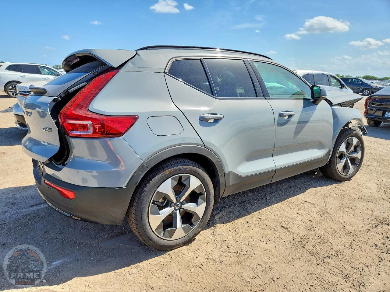 2026 VOLVO XC40 — фото 3