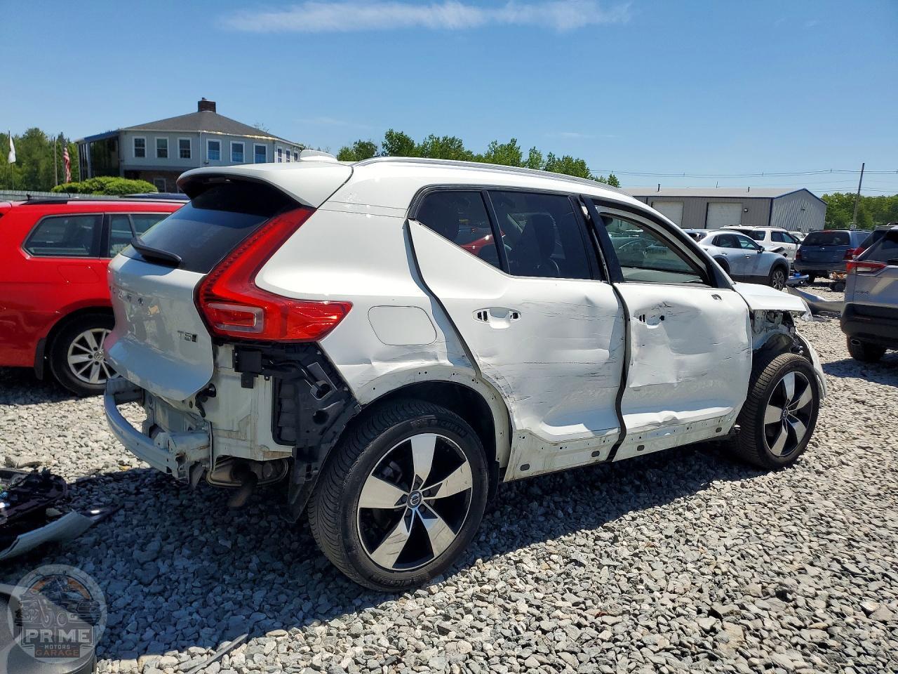 2020 VOLVO XC40 — фото 3
