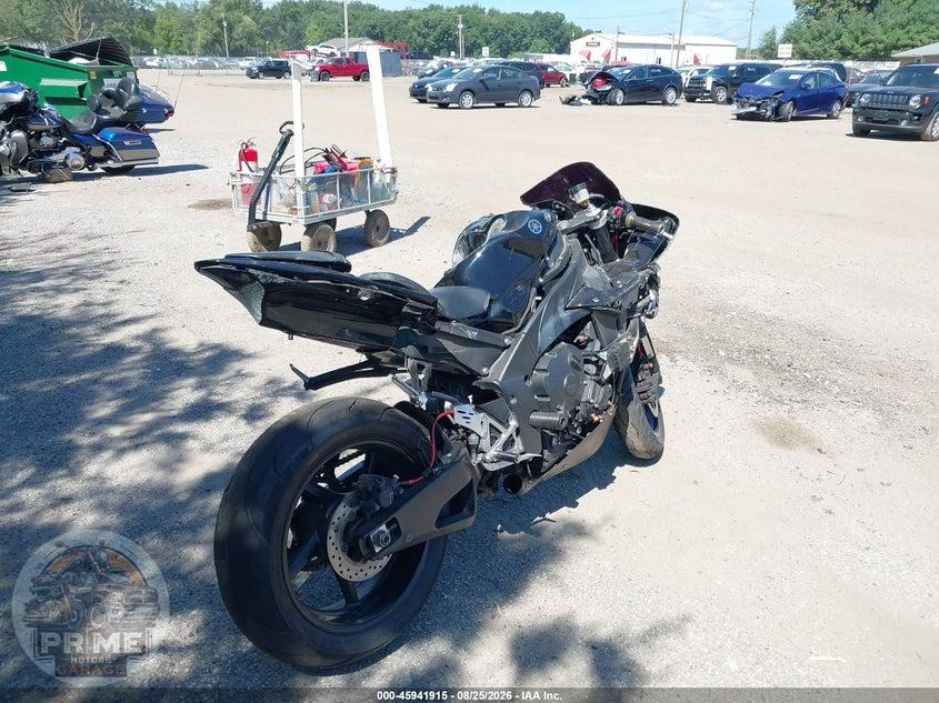 2011 YAMAHA YZFR1 — фото 4