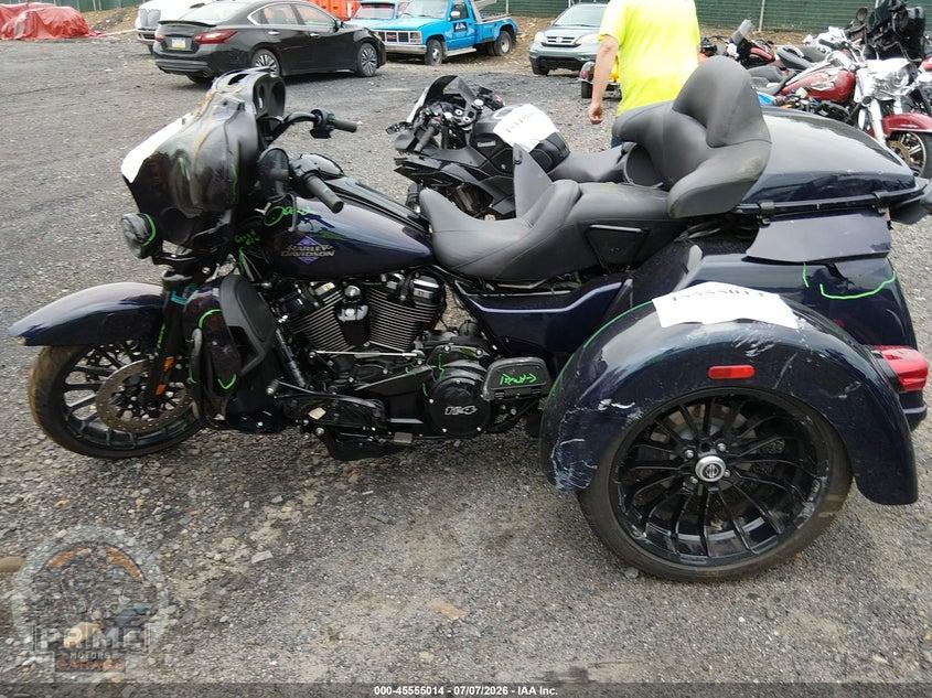 2025 HARLEY-DAVIDSON FLHTCUTG (TRI GLIDE ULTRA CLASSIC) — фото 13