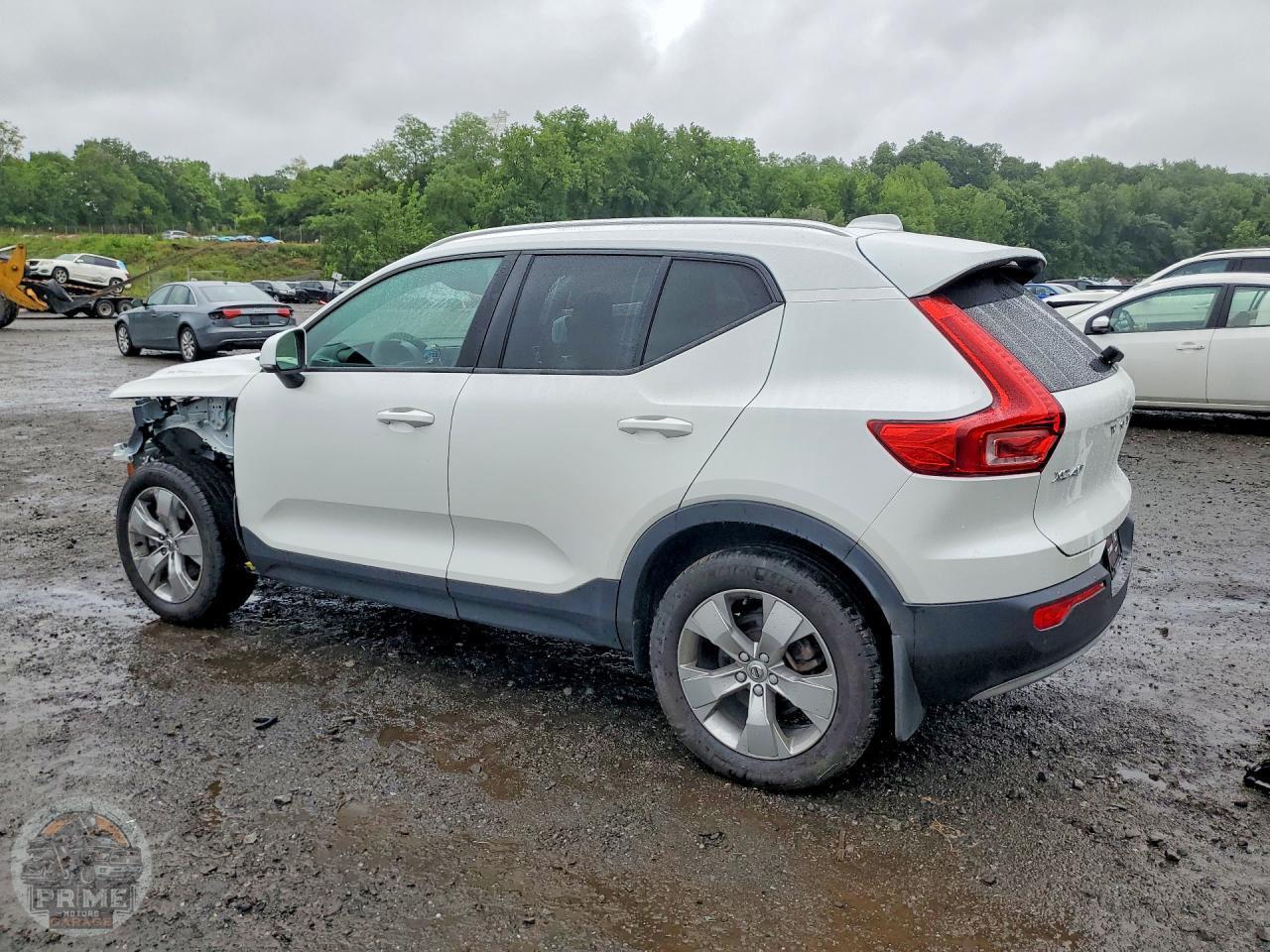 2022 VOLVO XC40 — фото 2