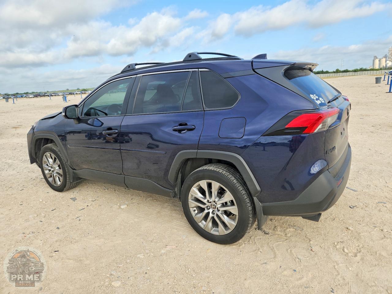2025 TOYOTA RAV4 — фото 2