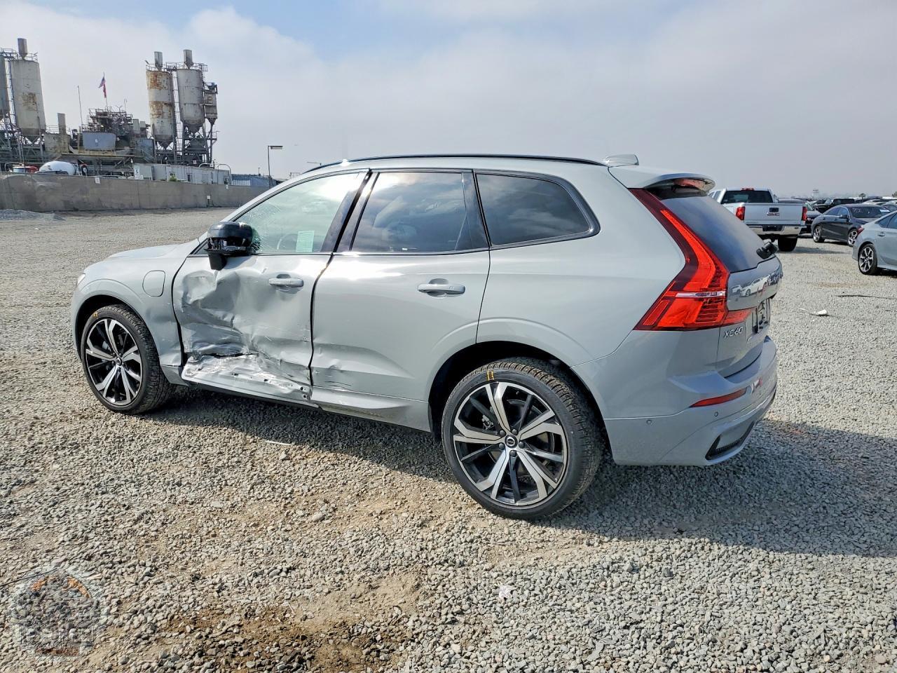 2025 VOLVO XC60 — фото 2