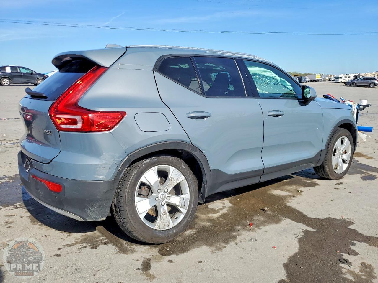 2022 VOLVO XC40 — фото 6