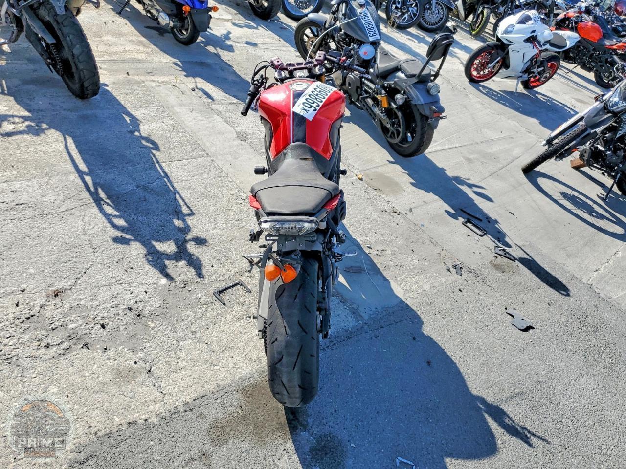 2014 YAMAHA FZ09 — фото 6