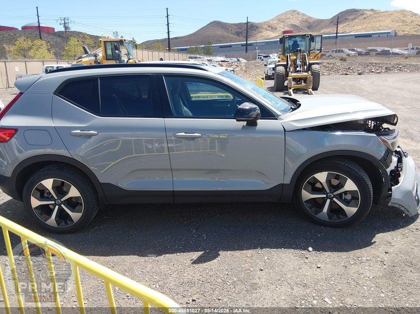 2024 VOLVO XC40 B5 PLUS DARK THEME — фото 16