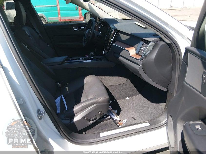 2024 VOLVO XC60 B5 PLUS DARK THEME — фото 5
