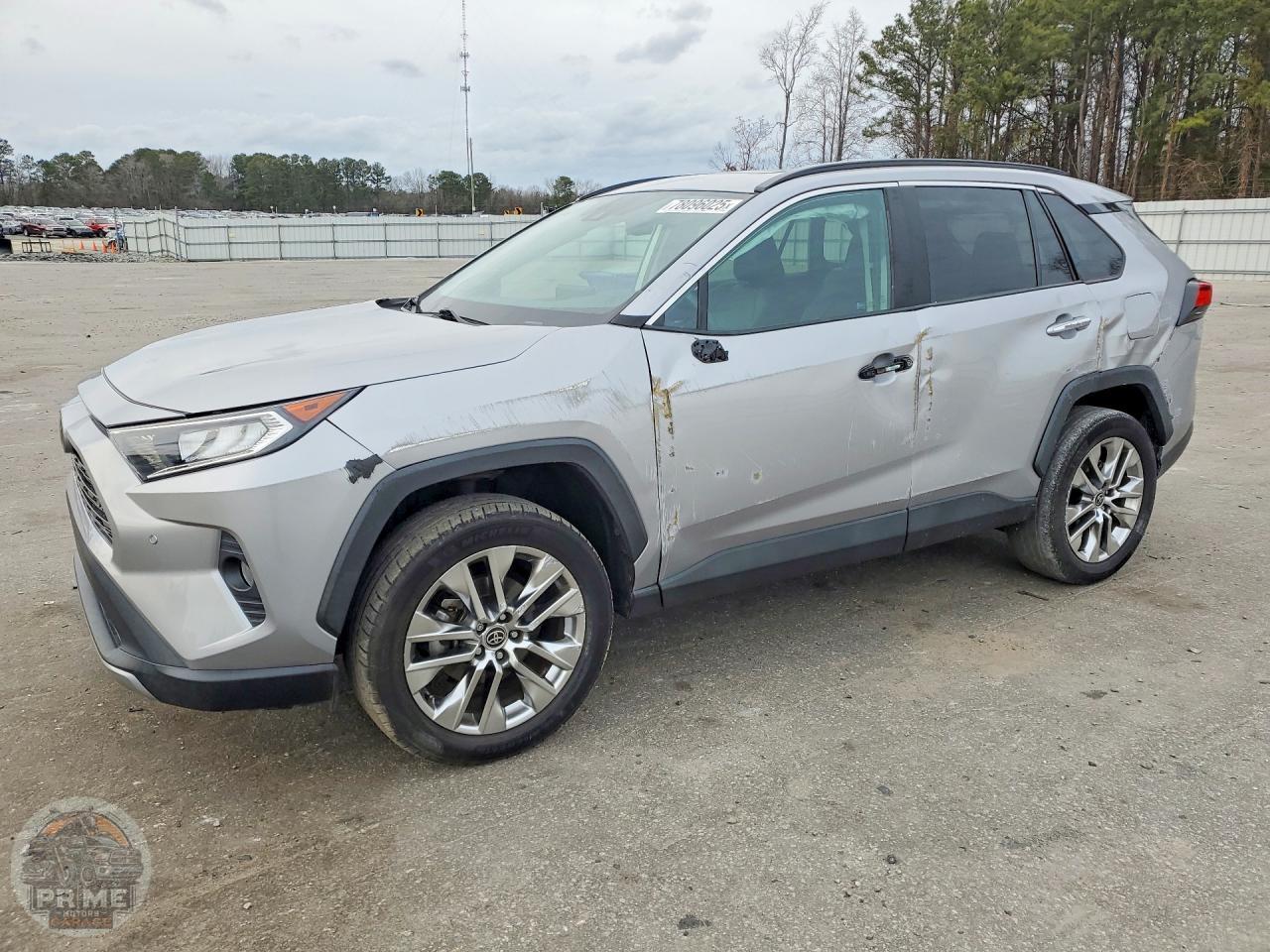 2021 TOYOTA RAV4 — фото 1