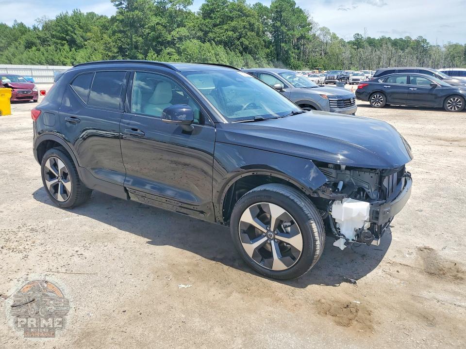 2026 VOLVO XC40 — фото 4