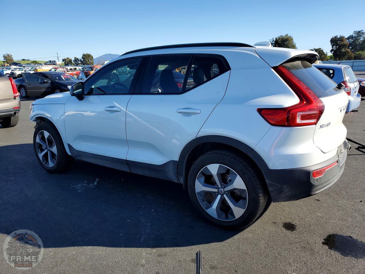 2024 VOLVO XC40 — фото 2