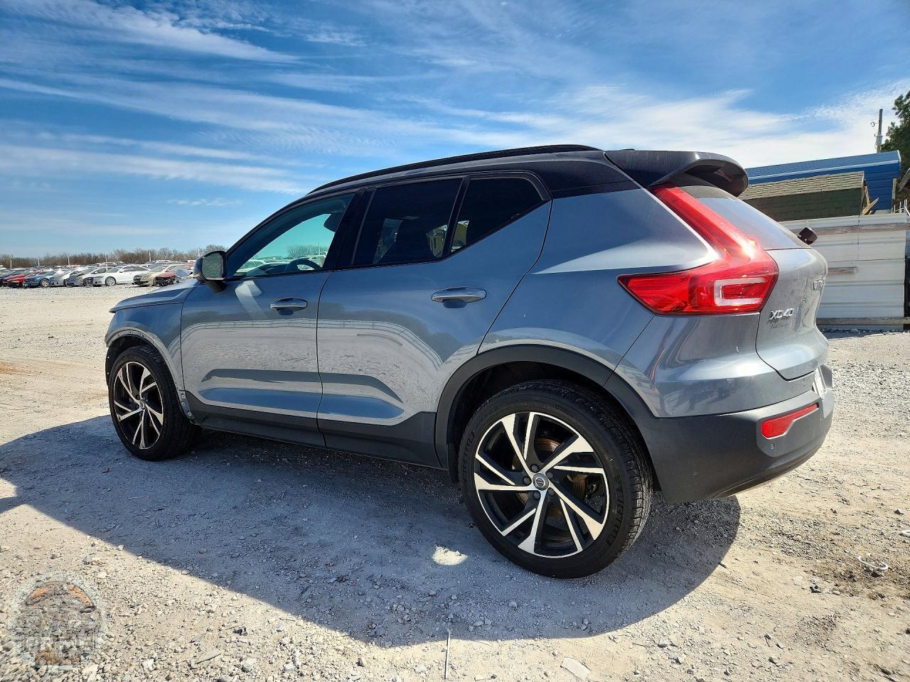 2022 VOLVO XC40 — фото 2