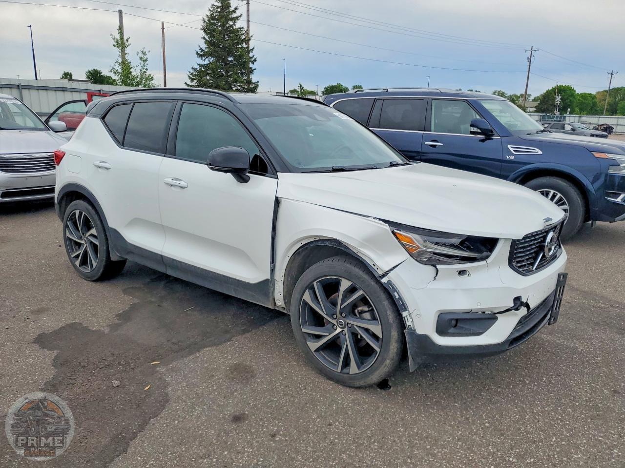 2020 VOLVO XC40 — фото 8
