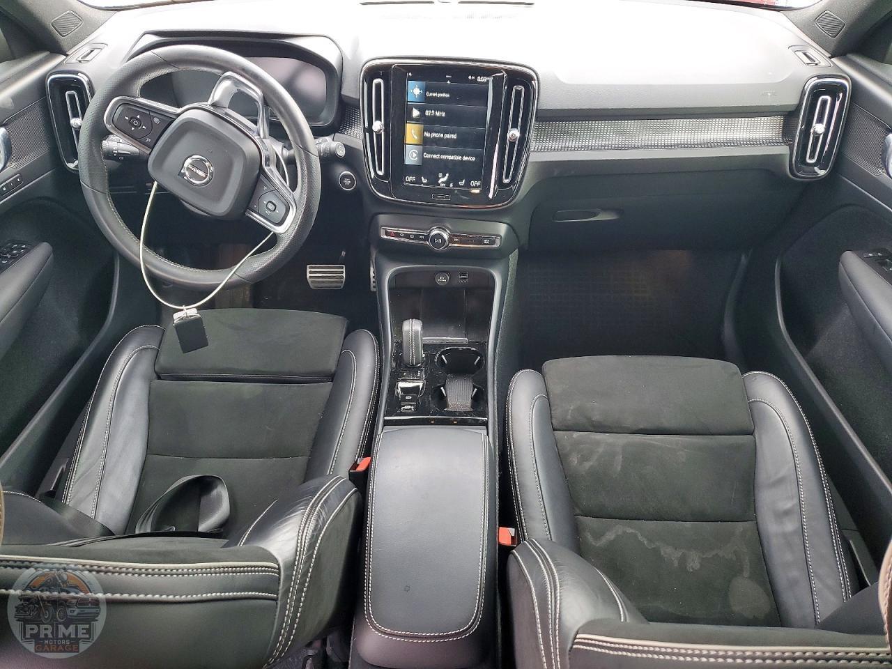 2021 VOLVO XC40 — фото 23