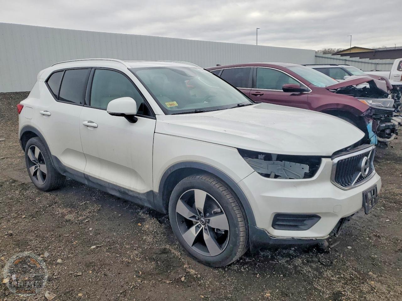 2022 VOLVO XC40 — фото 4