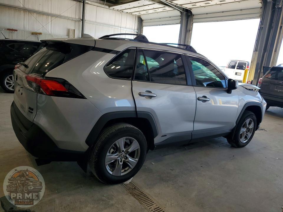 2025 TOYOTA RAV4 — фото 3