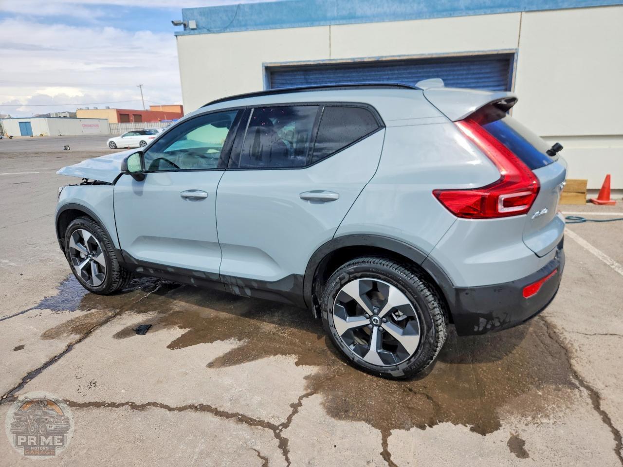 2026 VOLVO XC40 — фото 2