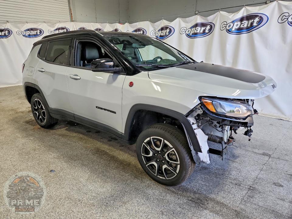 2025 JEEP COMPASS — фото 4