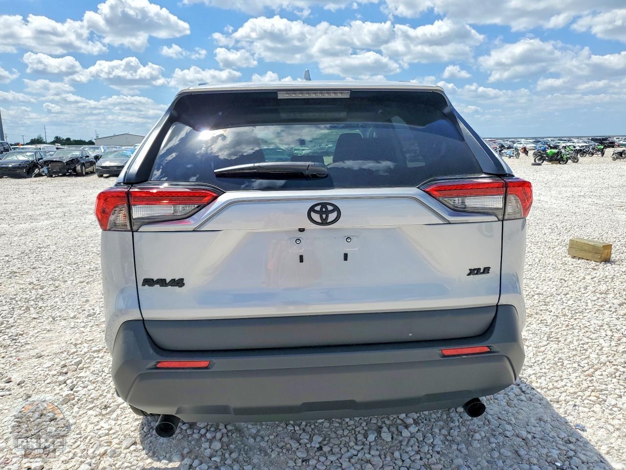 2025 TOYOTA RAV4 — фото 6