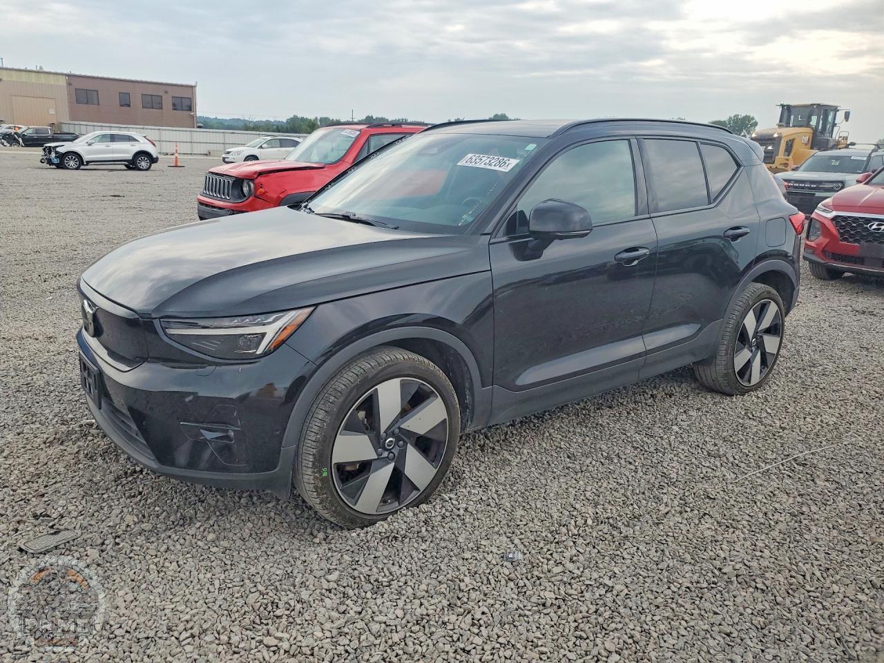 2023 VOLVO XC40 — фото 1